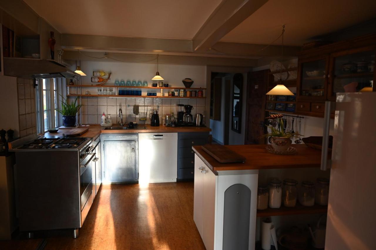 Vaerelser I Historisk Hus Med Sjael Og Atmosfaere Helsinge Exterior foto