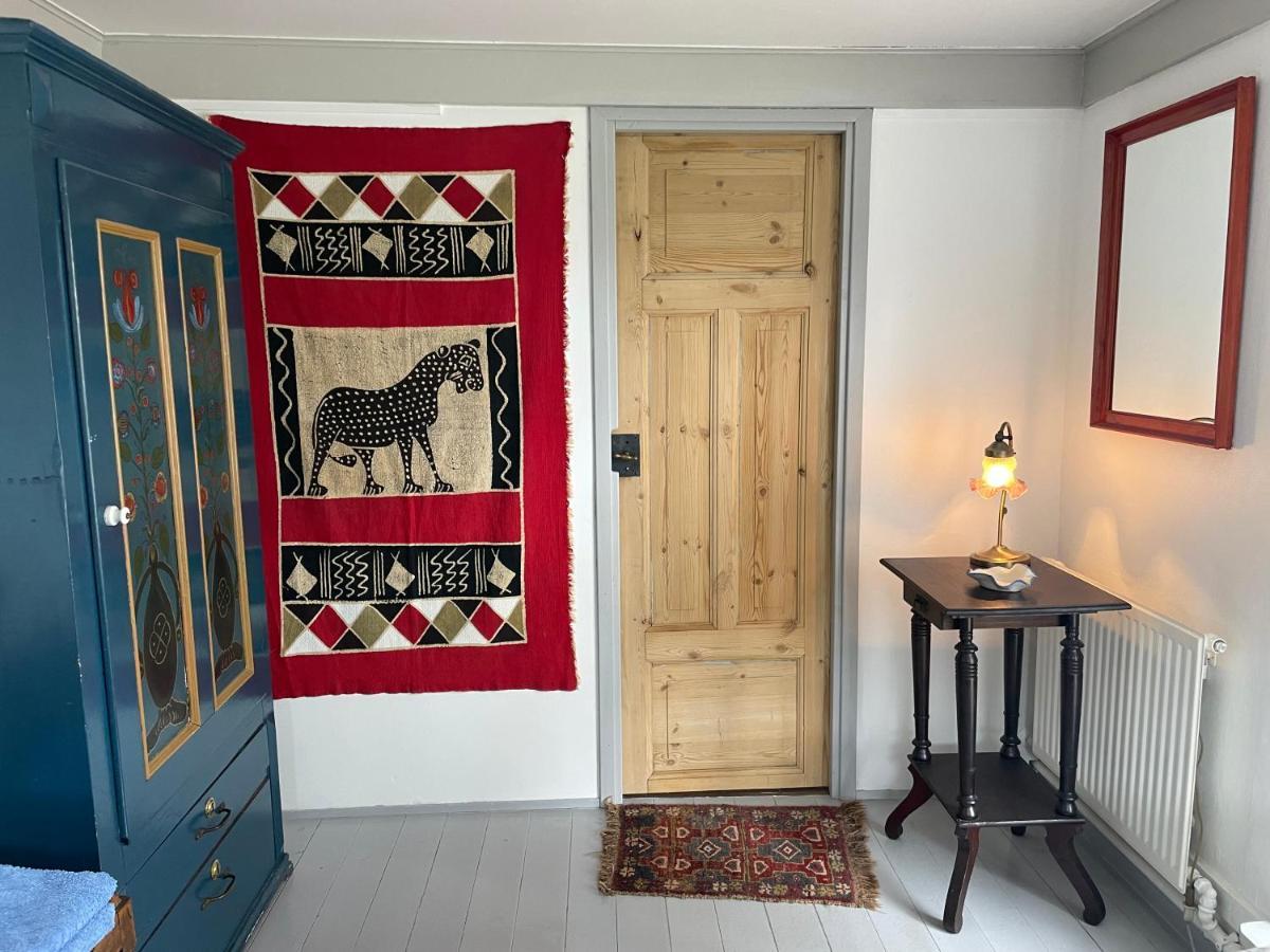 Vaerelser I Historisk Hus Med Sjael Og Atmosfaere Helsinge Exterior foto
