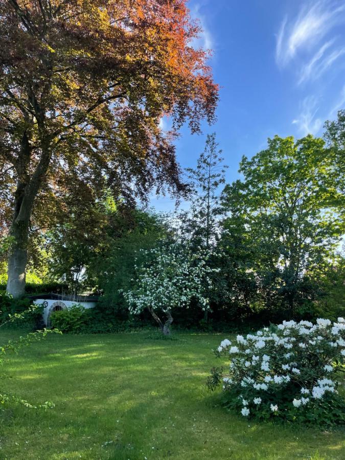 Vaerelser I Historisk Hus Med Sjael Og Atmosfaere Helsinge Exterior foto