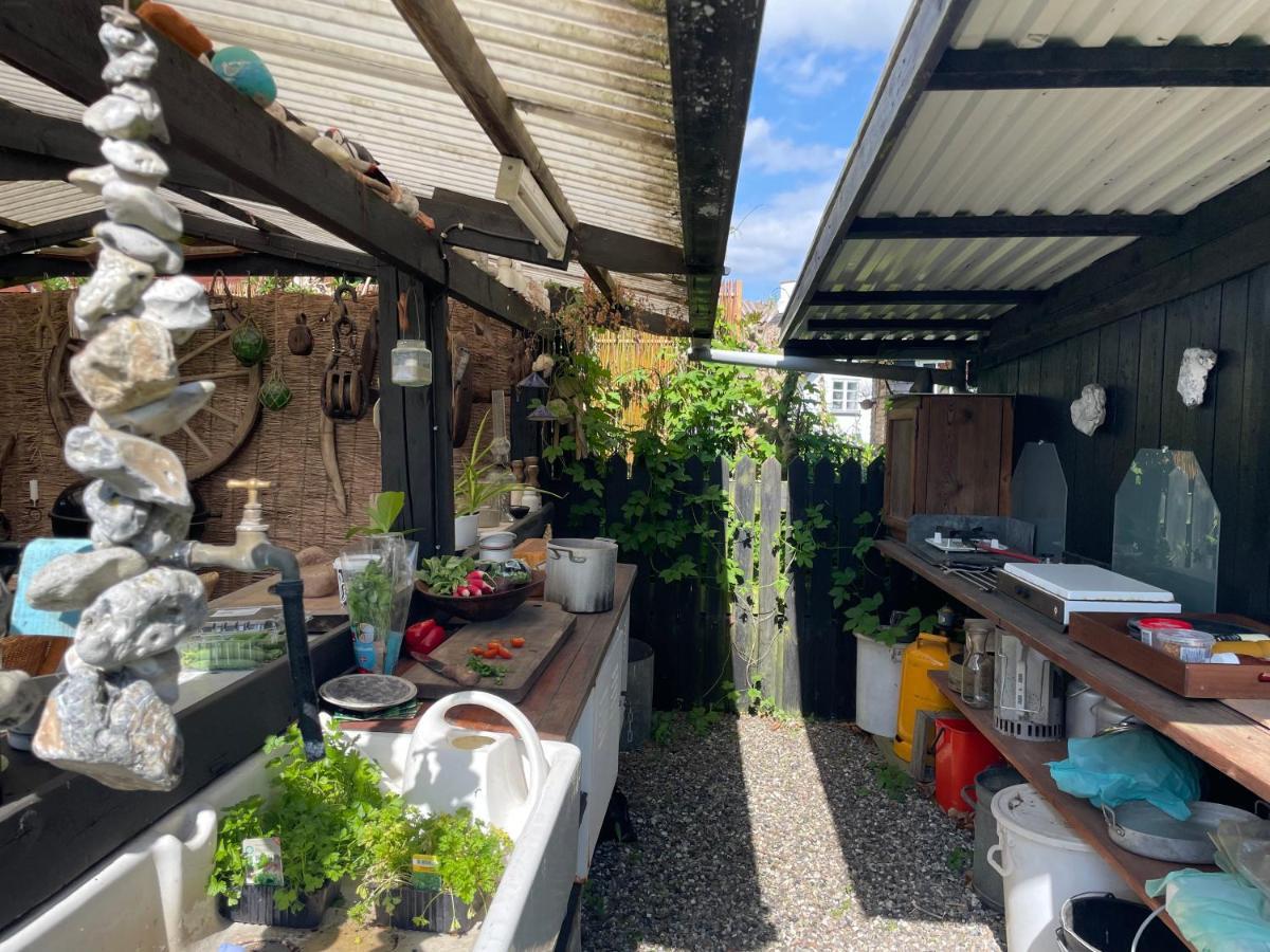 Vaerelser I Historisk Hus Med Sjael Og Atmosfaere Helsinge Exterior foto